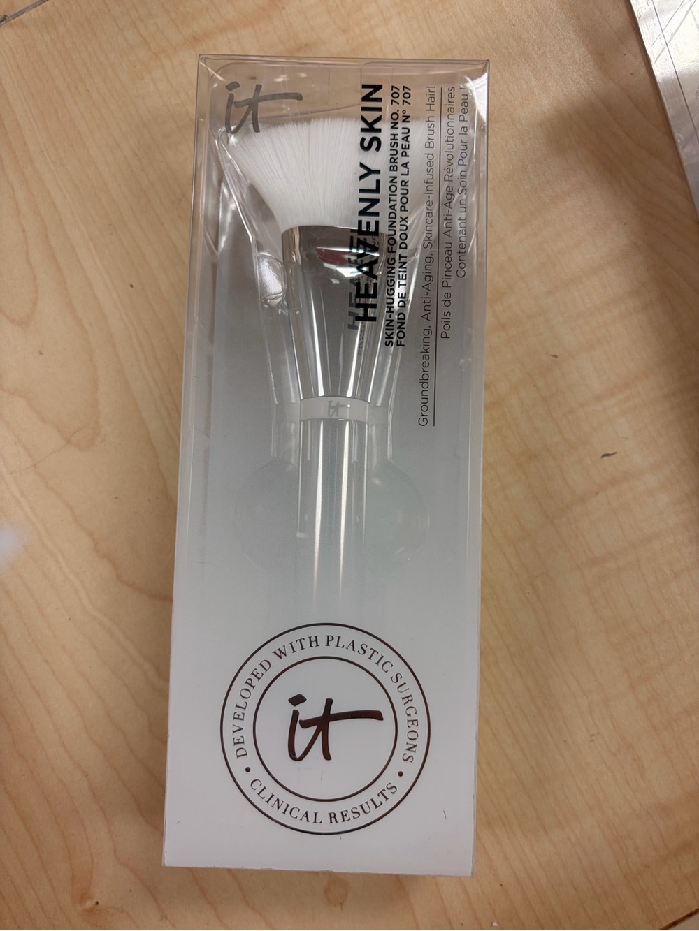IT Cosmetics Heavenly Skin  Skin-Hugging Foundation Brush No. 707 New In Box